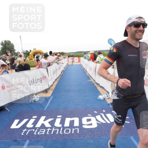 22.06.2025 - Viking Triathlon MichiJ http://msf.ph/oto/8130130 22.06.2025 15:30:07 Ziel 217, 433 meine-sportfotos.de