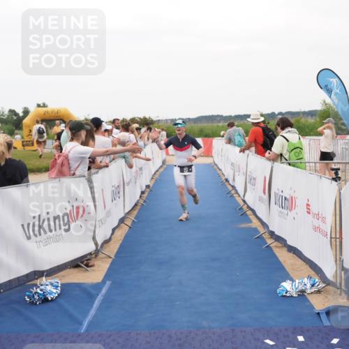 22.06.2025 - Viking Triathlon MichiJ http://msf.ph/oto/8130178 22.06.2025 15:30:12 Ziel 217 meine-sportfotos.de