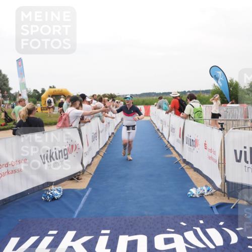 22.06.2025 - Viking Triathlon MichiJ http://msf.ph/oto/8130187 22.06.2025 15:30:12 Ziel 217 meine-sportfotos.de