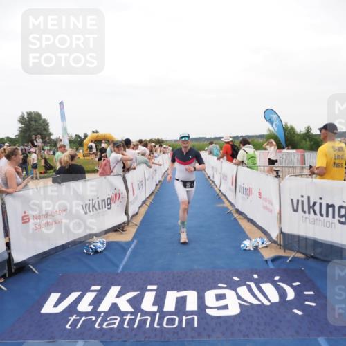 22.06.2025 - Viking Triathlon MichiJ http://msf.ph/oto/8130201 22.06.2025 15:30:13 Ziel 217 meine-sportfotos.de