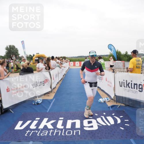 22.06.2025 - Viking Triathlon MichiJ http://msf.ph/oto/8130213 22.06.2025 15:30:14 Ziel 217 meine-sportfotos.de