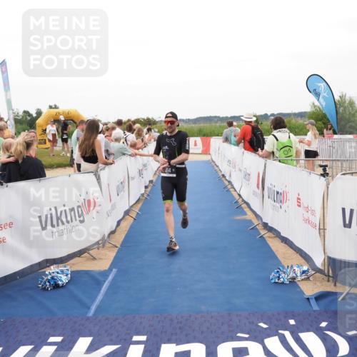 22.06.2025 - Viking Triathlon MichiJ http://msf.ph/oto/8130342 22.06.2025 15:30:33 Ziel 314 meine-sportfotos.de