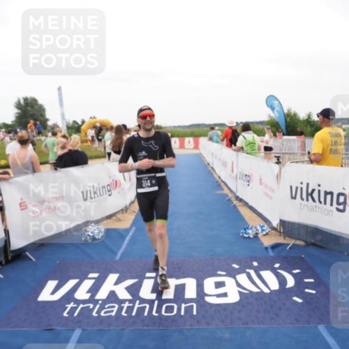 22.06.2025 - Viking Triathlon MichiJ http://msf.ph/oto/8130358 22.06.2025 15:30:34 Ziel 314 meine-sportfotos.de