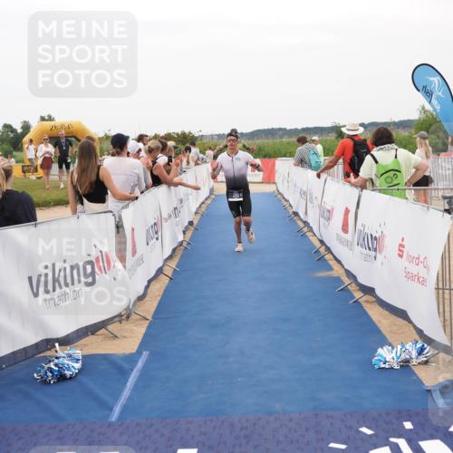 22.06.2025 - Viking Triathlon MichiJ http://msf.ph/oto/8130397 22.06.2025 15:30:44 Ziel 50, 386 meine-sportfotos.de