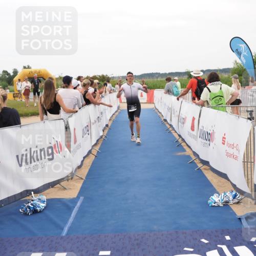 22.06.2025 - Viking Triathlon MichiJ http://msf.ph/oto/8130399 22.06.2025 15:30:44 Ziel 50, 386 meine-sportfotos.de