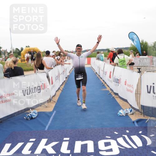 22.06.2025 - Viking Triathlon MichiJ http://msf.ph/oto/8130428 22.06.2025 15:30:46 Ziel 50, 386 meine-sportfotos.de