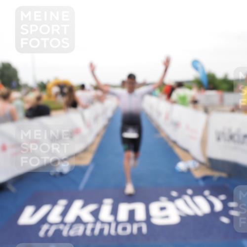 22.06.2025 - Viking Triathlon MichiJ http://msf.ph/oto/8130435 22.06.2025 15:30:46 Ziel 50, 386 meine-sportfotos.de