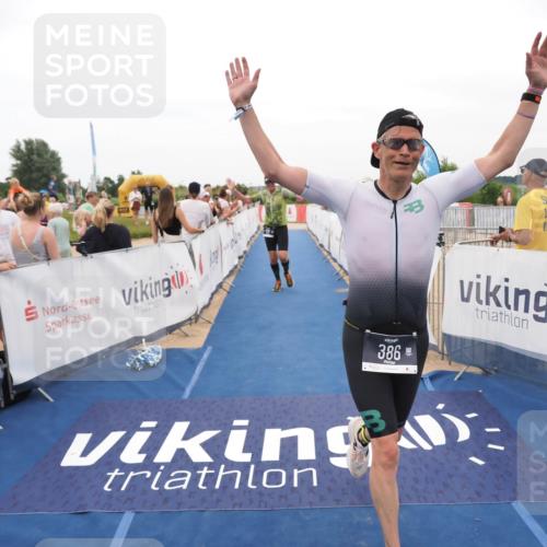 22.06.2025 - Viking Triathlon MichiJ http://msf.ph/oto/8130447 22.06.2025 15:30:47 Ziel 50, 386 meine-sportfotos.de
