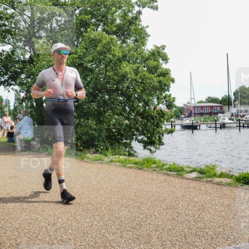 22.06.2025 - Viking Triathlon KatJ http://msf.ph/oto/8130563 22.06.2025 14:03:30 Laufen 326, 334 meine-sportfotos.de