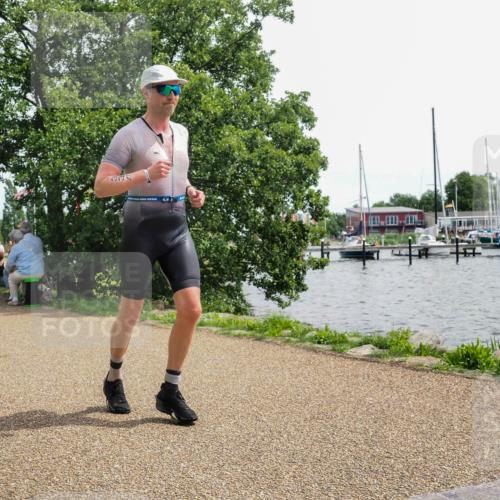 22.06.2025 - Viking Triathlon KatJ http://msf.ph/oto/8130567 22.06.2025 14:03:30 Laufen 326, 334 meine-sportfotos.de