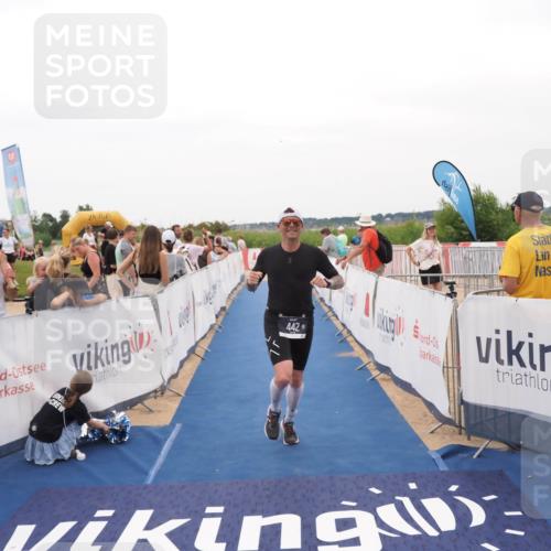 22.06.2025 - Viking Triathlon MichiJ http://msf.ph/oto/8130762 22.06.2025 15:32:32 Ziel 442 meine-sportfotos.de
