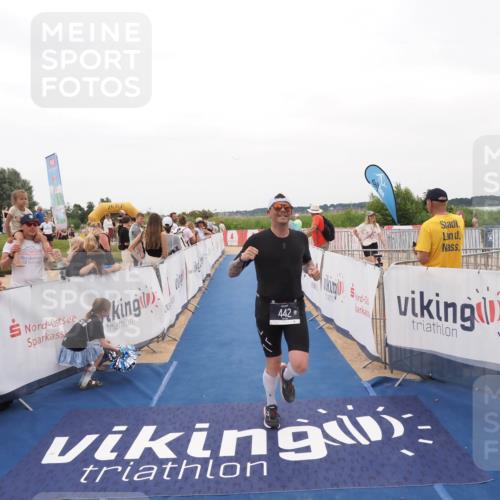 22.06.2025 - Viking Triathlon MichiJ http://msf.ph/oto/8130765 22.06.2025 15:32:32 Ziel 442 meine-sportfotos.de