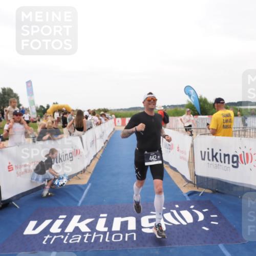 22.06.2025 - Viking Triathlon MichiJ http://msf.ph/oto/8130766 22.06.2025 15:32:32 Ziel 442 meine-sportfotos.de