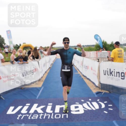 22.06.2025 - Viking Triathlon MichiJ http://msf.ph/oto/8130847 22.06.2025 15:33:51 Ziel 57 meine-sportfotos.de