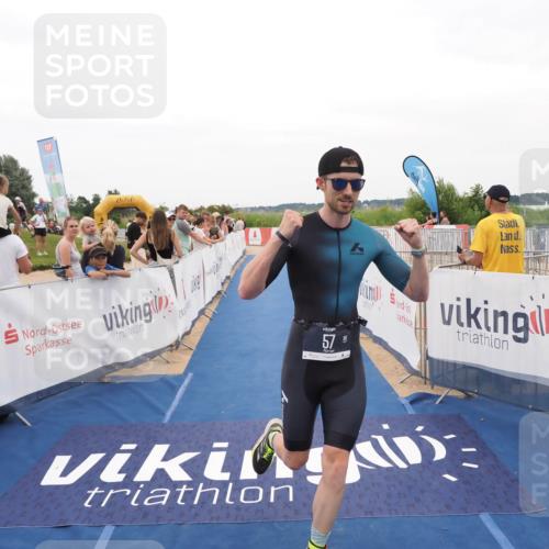22.06.2025 - Viking Triathlon MichiJ http://msf.ph/oto/8130850 22.06.2025 15:33:51 Ziel 57 meine-sportfotos.de