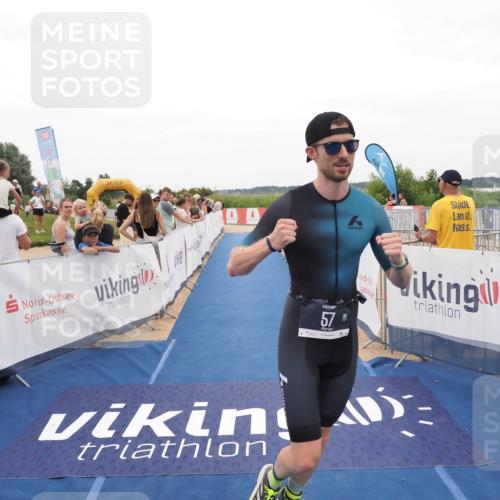 22.06.2025 - Viking Triathlon MichiJ http://msf.ph/oto/8130851 22.06.2025 15:33:51 Ziel 57 meine-sportfotos.de