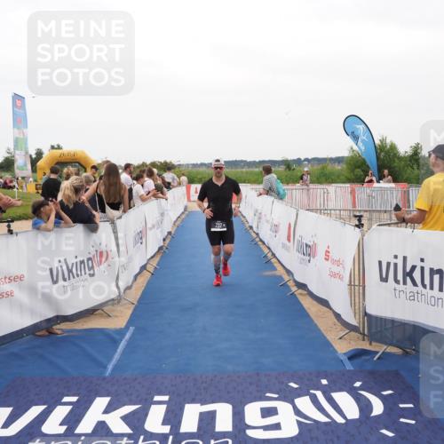 22.06.2025 - Viking Triathlon MichiJ http://msf.ph/oto/8130927 22.06.2025 15:34:21 Ziel 232, 361 meine-sportfotos.de