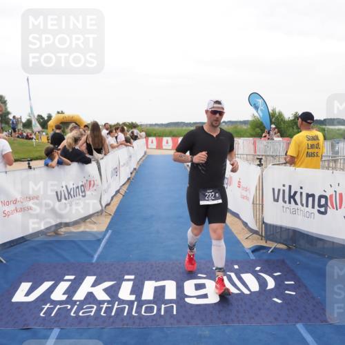 22.06.2025 - Viking Triathlon MichiJ http://msf.ph/oto/8130940 22.06.2025 15:34:23 Ziel 232 meine-sportfotos.de