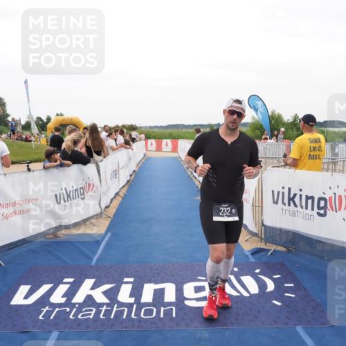 22.06.2025 - Viking Triathlon MichiJ http://msf.ph/oto/8130942 22.06.2025 15:34:23 Ziel 232 meine-sportfotos.de
