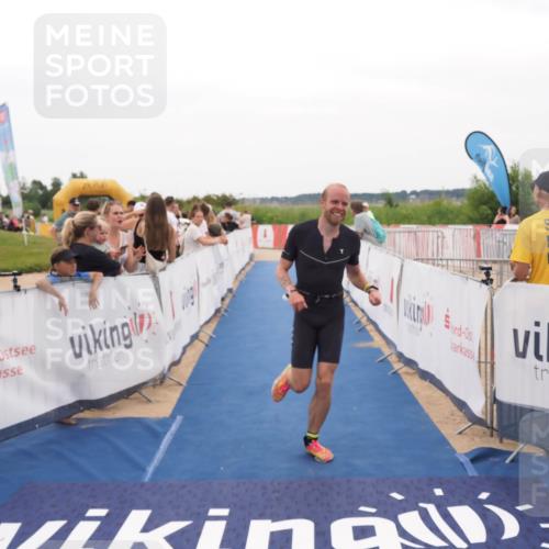 22.06.2025 - Viking Triathlon MichiJ http://msf.ph/oto/8130969 22.06.2025 15:34:34 Ziel 225 meine-sportfotos.de