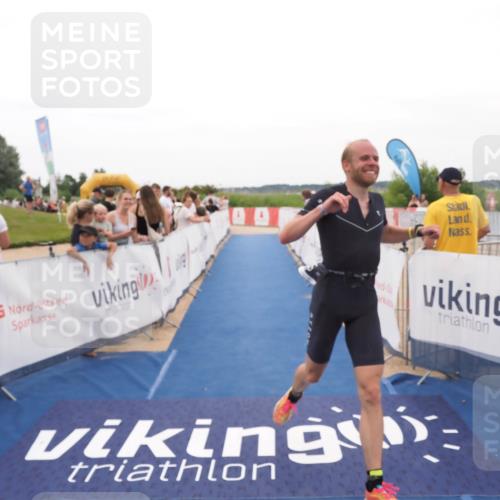 22.06.2025 - Viking Triathlon MichiJ http://msf.ph/oto/8130974 22.06.2025 15:34:34 Ziel 225 meine-sportfotos.de