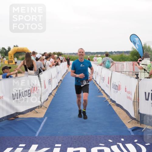 22.06.2025 - Viking Triathlon MichiJ http://msf.ph/oto/8131001 22.06.2025 15:34:54 Ziel 128 meine-sportfotos.de