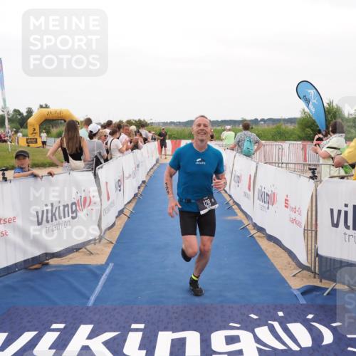 22.06.2025 - Viking Triathlon MichiJ http://msf.ph/oto/8131003 22.06.2025 15:34:55 Ziel 128 meine-sportfotos.de