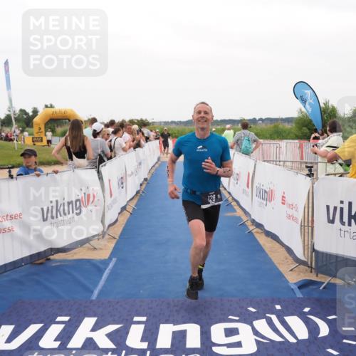 22.06.2025 - Viking Triathlon MichiJ http://msf.ph/oto/8131004 22.06.2025 15:34:55 Ziel 128 meine-sportfotos.de