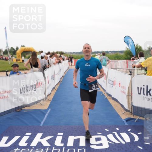 22.06.2025 - Viking Triathlon MichiJ http://msf.ph/oto/8131005 22.06.2025 15:34:55 Ziel 128 meine-sportfotos.de