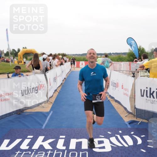 22.06.2025 - Viking Triathlon MichiJ http://msf.ph/oto/8131006 22.06.2025 15:34:55 Ziel 128 meine-sportfotos.de