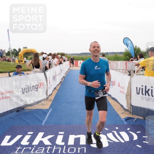 22.06.2025 - Viking Triathlon MichiJ http://msf.ph/oto/8131007 22.06.2025 15:34:55 Ziel 128 meine-sportfotos.de