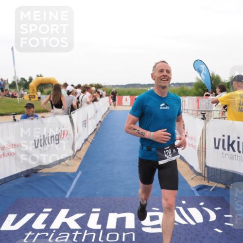 22.06.2025 - Viking Triathlon MichiJ http://msf.ph/oto/8131008 22.06.2025 15:34:55 Ziel 128 meine-sportfotos.de