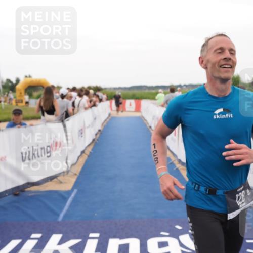 22.06.2025 - Viking Triathlon MichiJ http://msf.ph/oto/8131011 22.06.2025 15:34:56 Ziel 128 meine-sportfotos.de