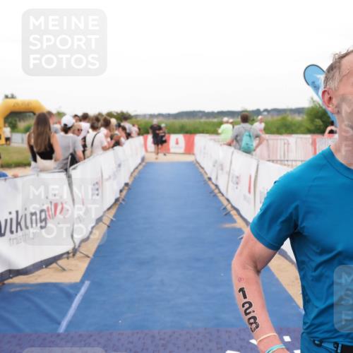 22.06.2025 - Viking Triathlon MichiJ http://msf.ph/oto/8131012 22.06.2025 15:34:56 Ziel 128 meine-sportfotos.de