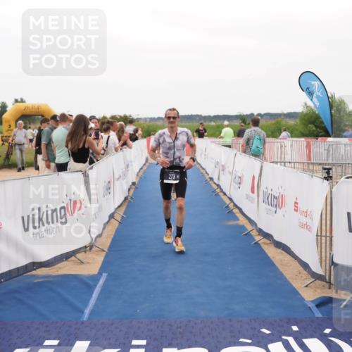 22.06.2025 - Viking Triathlon MichiJ http://msf.ph/oto/8131130 22.06.2025 15:35:20 Ziel 273, 324 meine-sportfotos.de