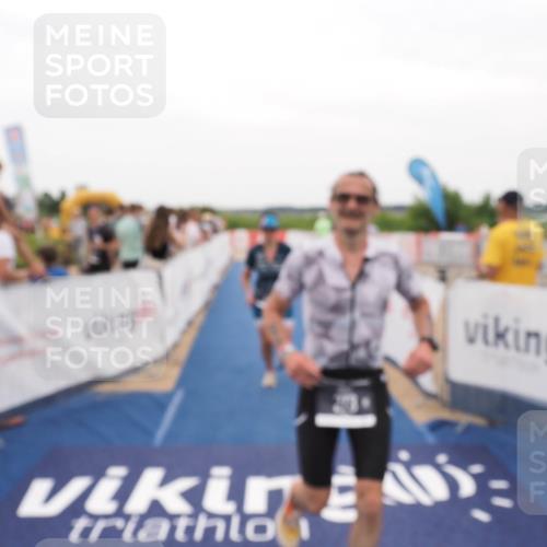 22.06.2025 - Viking Triathlon MichiJ http://msf.ph/oto/8131143 22.06.2025 15:35:21 Ziel 273, 324 meine-sportfotos.de