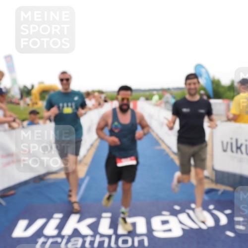 22.06.2025 - Viking Triathlon MichiJ http://msf.ph/oto/8131180 22.06.2025 15:35:33 Ziel 609 meine-sportfotos.de