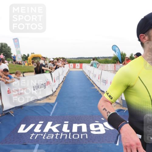 22.06.2025 - Viking Triathlon MichiJ http://msf.ph/oto/8131268 22.06.2025 15:36:49 Ziel 148 meine-sportfotos.de