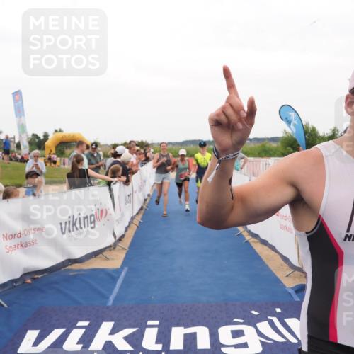 22.06.2025 - Viking Triathlon MichiJ http://msf.ph/oto/8131318 22.06.2025 15:37:06 Ziel 450, 480, 659 meine-sportfotos.de