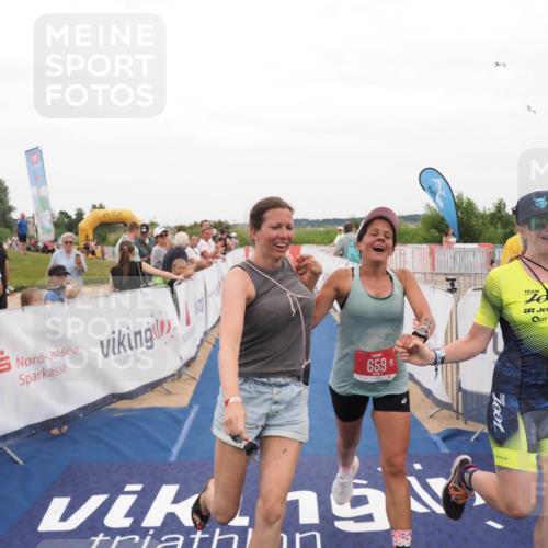 22.06.2025 - Viking Triathlon MichiJ http://msf.ph/oto/8131335 22.06.2025 15:37:08 Ziel 480, 659 meine-sportfotos.de