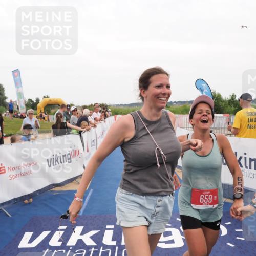 22.06.2025 - Viking Triathlon MichiJ http://msf.ph/oto/8131337 22.06.2025 15:37:08 Ziel 480, 659 meine-sportfotos.de