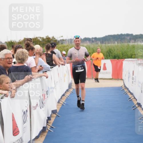 22.06.2025 - Viking Triathlon MichiJ http://msf.ph/oto/8131381 22.06.2025 15:38:17 Ziel 334 meine-sportfotos.de