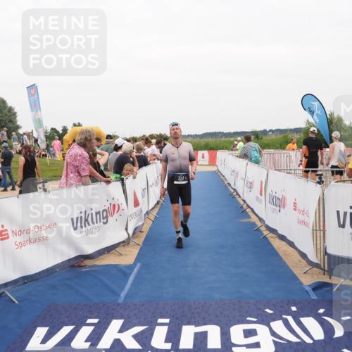 22.06.2025 - Viking Triathlon MichiJ http://msf.ph/oto/8131411 22.06.2025 15:38:21 Ziel 334 meine-sportfotos.de