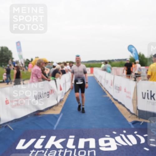 22.06.2025 - Viking Triathlon MichiJ http://msf.ph/oto/8131416 22.06.2025 15:38:22 Ziel 334 meine-sportfotos.de