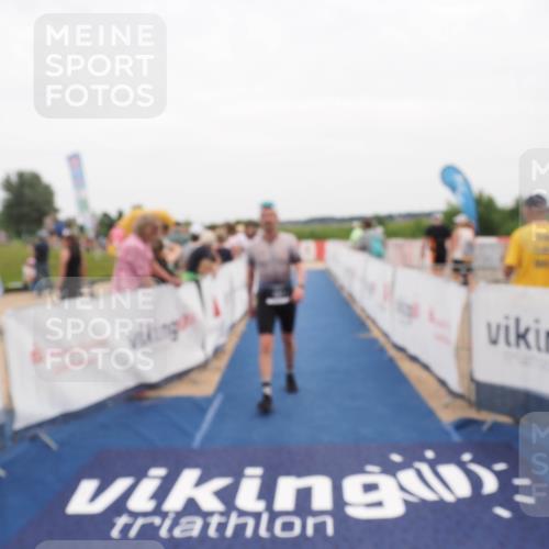 22.06.2025 - Viking Triathlon MichiJ http://msf.ph/oto/8131418 22.06.2025 15:38:22 Ziel 334 meine-sportfotos.de