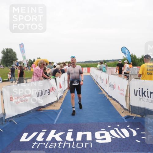 22.06.2025 - Viking Triathlon MichiJ http://msf.ph/oto/8131419 22.06.2025 15:38:22 Ziel 334 meine-sportfotos.de