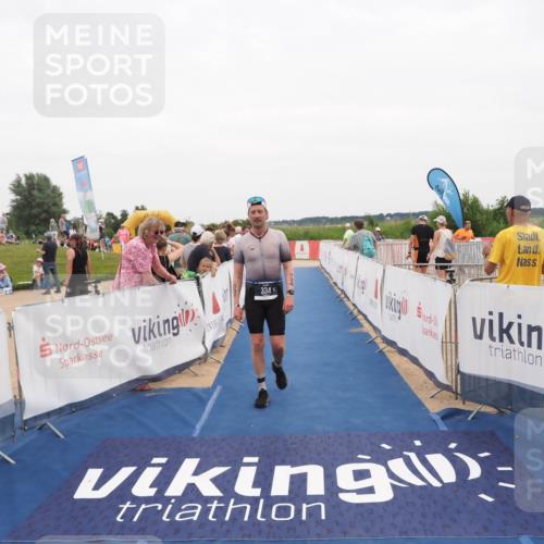 22.06.2025 - Viking Triathlon MichiJ http://msf.ph/oto/8131420 22.06.2025 15:38:22 Ziel 334 meine-sportfotos.de
