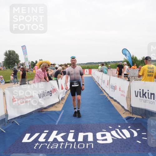 22.06.2025 - Viking Triathlon MichiJ http://msf.ph/oto/8131421 22.06.2025 15:38:22 Ziel 334 meine-sportfotos.de
