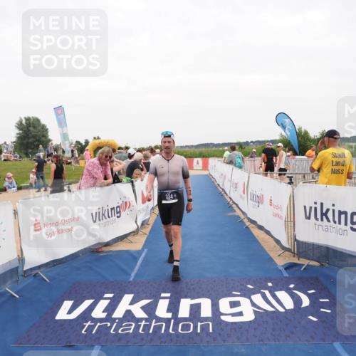 22.06.2025 - Viking Triathlon MichiJ http://msf.ph/oto/8131423 22.06.2025 15:38:23 Ziel 334 meine-sportfotos.de