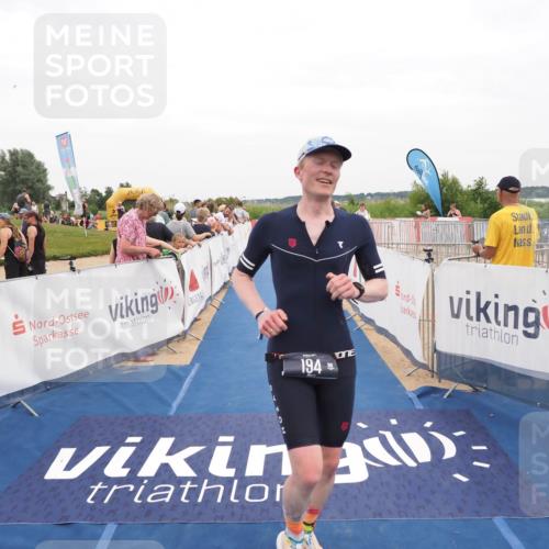 22.06.2025 - Viking Triathlon MichiJ http://msf.ph/oto/8131487 22.06.2025 15:38:59 Ziel 194 meine-sportfotos.de